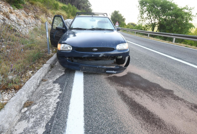 OPREZ! Padaju stijene nakon potresa u Dalmaciji, jedna je pogodila auto, druga pala u dvorište kuće… Jedna osoba ozlijeđena!