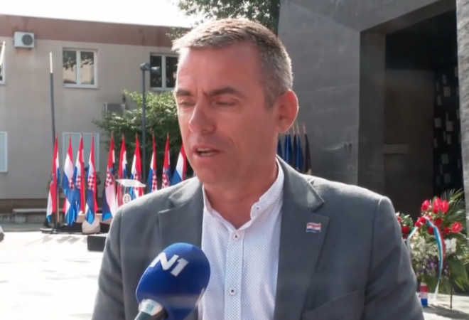 OD SVIH SU NAŠLI NJEGA DA GOVORI! Mlinarića zasmetao branitelj za govornicom: ‘Ne idem na stadion, razlog su barikade!’