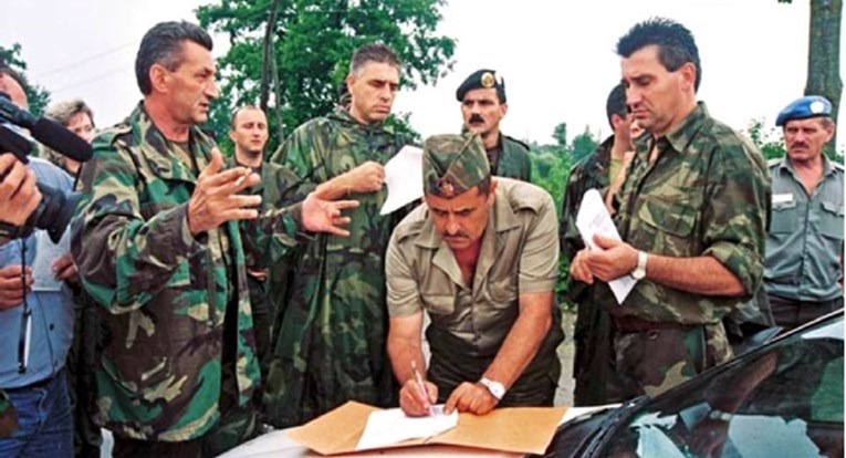 Bjelovarski brantelji protiv biste legendarnog generala Stipetića