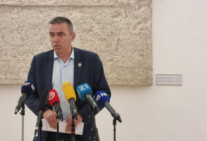 ‘UHIĆEN OFICIR KOJI ME ISPITIVAO U LOGORU’: Mlinarić Ćipe: ‘Sve je znao o meni i braniteljima Vukovara. MIG-ovi bacali krmače na Bizovac, među ubijenima i 11-godišnje dijete. Nitko nije odgovarao!’