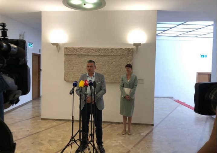 Mlinarić: Neka Medved i Plenković povuku Zakon o civilnim žrtvama i pokrenu tužbu protiv Srbije