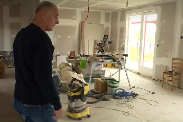 Već treći Božić dočekao u kontejneru s 12 djece i četvero unučadi: “Ispadnemo kao Indijanci”