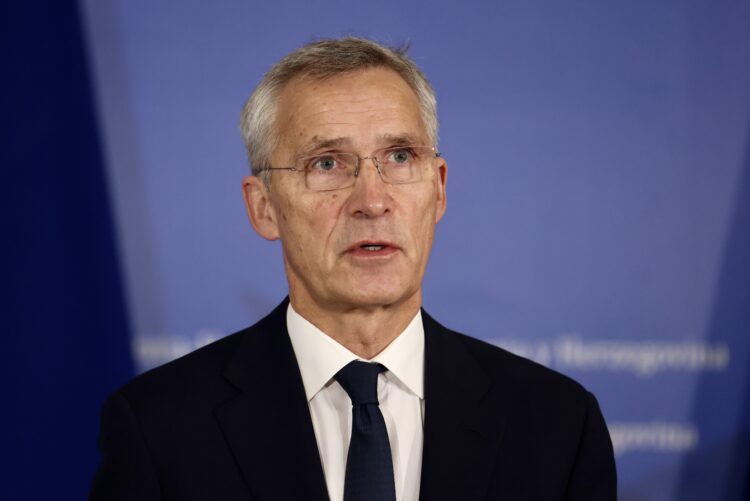 Stoltenberg: NATO razgovara o stavljanju nuklearnog oružja u stanje pripravnosti
