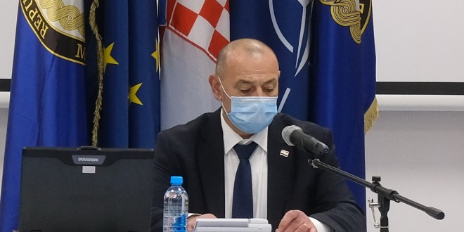 Ministru Tomi Medvedu pao je vrući krumpir u krilo!