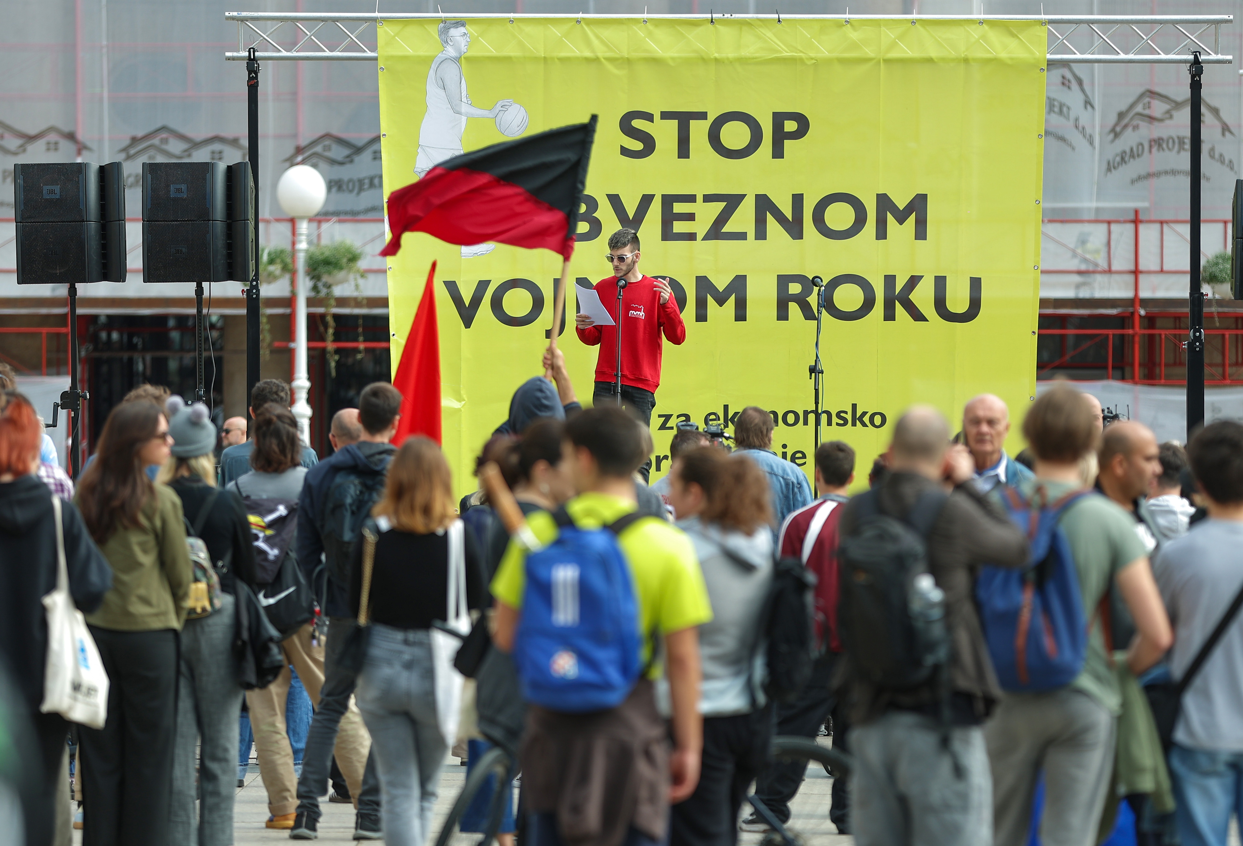 "Hrvatsku su obranili dobrovoljci": Prosvjed protiv vojnog roka u centru Zagreba