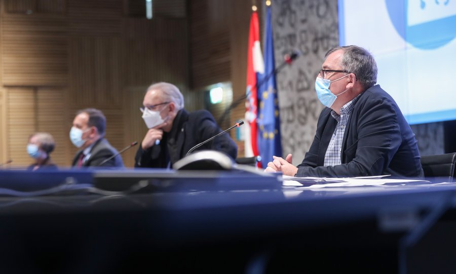 Capak: U odnosu na prošli tjedan imamo 45 posto više novozaraženih. Božinović najavio pojačano sankcioniranje