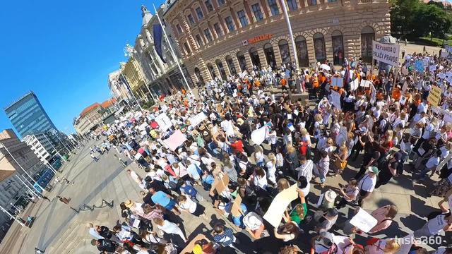 “Sve smo pomalo sponzoruše, uzdržavaju nas muževi, čistimo WC-e, apartmane…”