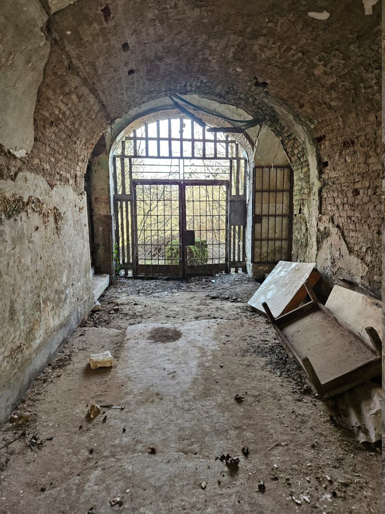 Šestorica bivših stražara logora Stara Gradiška osuđena na po pet godina zatvora za ratni zločin nad civilima