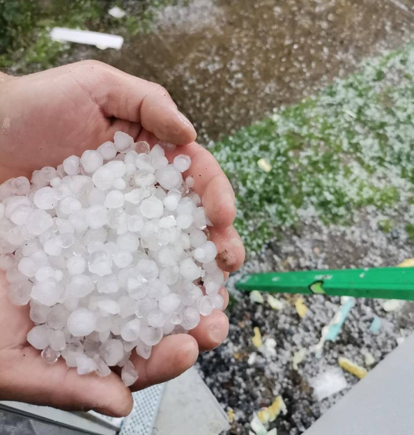 Nevrijeme poharalo Strizivojnu: Tuča veličine lješnjaka uništila usjeve i poplavila selo