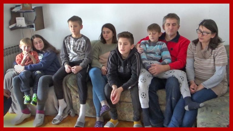 Osmeročlana obitelj Stuparić iz Petrinje u potresu ostala bez kuće i terena!