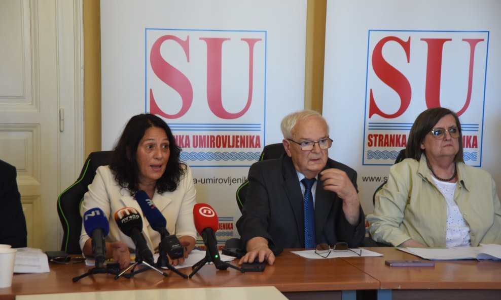 Umirovljenici na Ustavnom sudu: 'Država će nam svakog mjeseca oteti 17 milijuna eura'