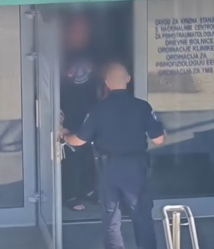 DRAMATIČNA SNIMKA Stajao na ulazu u KBC i vikao: Ajde, pucaj! Ubij me, tko vam je kriv! Gamad