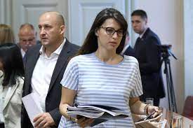 ATMOSFERA U HDZ-u DOŠLA DO USIJANJA! Plenkovićeva ‘Čelična dama’ se izvukla, svi postavljaju jedno pitanje: ‘Zašto ju je USKOK ispitao samo kao svjedoka?