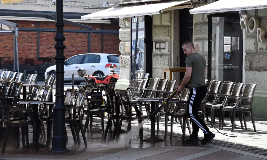 Otvaraju se terase: 'Ja sam prva u kafiću da napokon popijemo već dugo čekanu tu našu kavu'