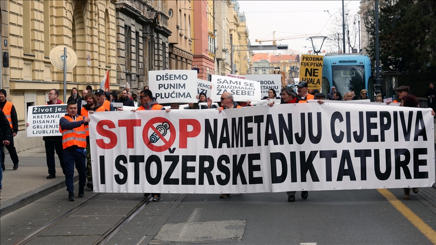 Čopori "ugroženih" antivaksera počeli su upadati i u bolnice - dakle, krupnim koracima grabimo ka "uličnoj demokraciji"