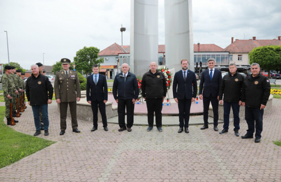 MINISTAR MEĐU ‘TIGROVIMA’: Zahvalio braniteljima koji i danas prate razvoj HV-a