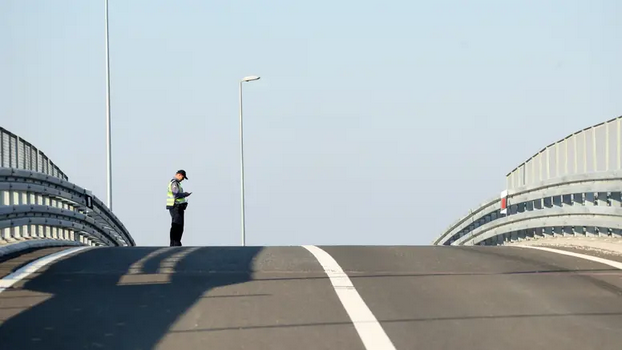 Smrtonosan izazov na Tik-Toku: Djeca se bacaju ispred auta koji je u vožnji, pa ga izbjegavaju...