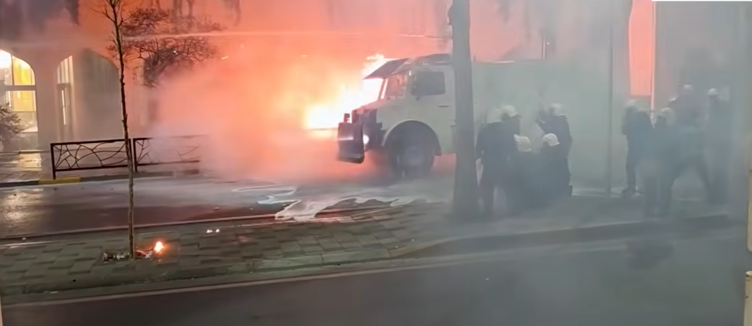 Albanija gori: Oporba traži pad Rame, ulice pretvorene u bojno polje