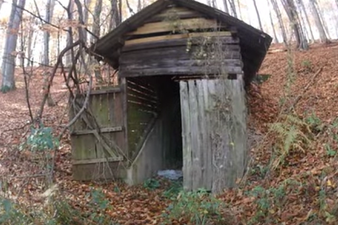 (VIDEO) STRAŠNA TAJNA TITOVE ŠUMSKE KOLIBE! Pogledajte što je skrivao usred Petrove Gore