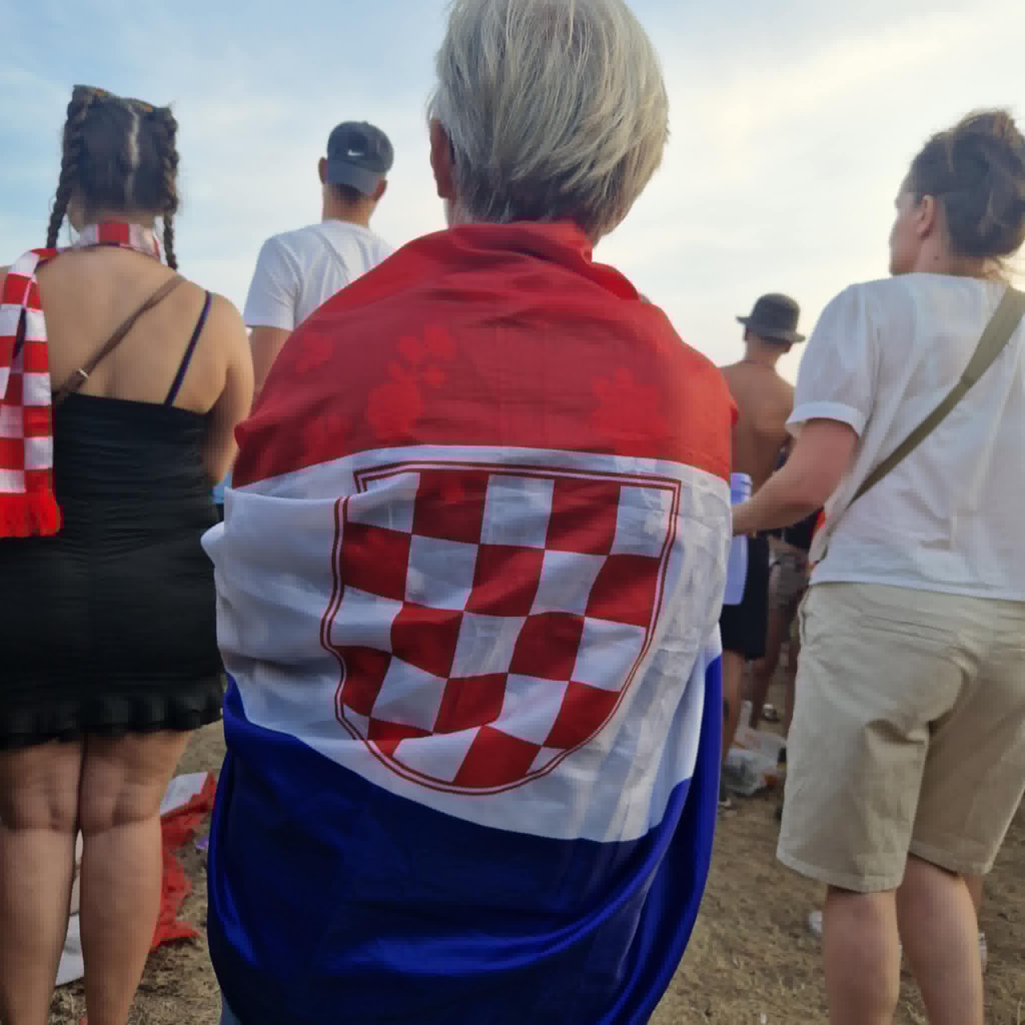 Krenuo je progon: Ljudima pristižu kazne zbog Thompsonovog koncerta