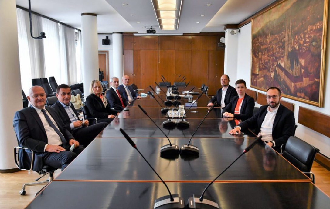 “Tomaševićev čovjek” u NO Holdinga ima obveznice “Laništa” kojem isti taj Holding godišnje plaća 65 milijuna kuna!