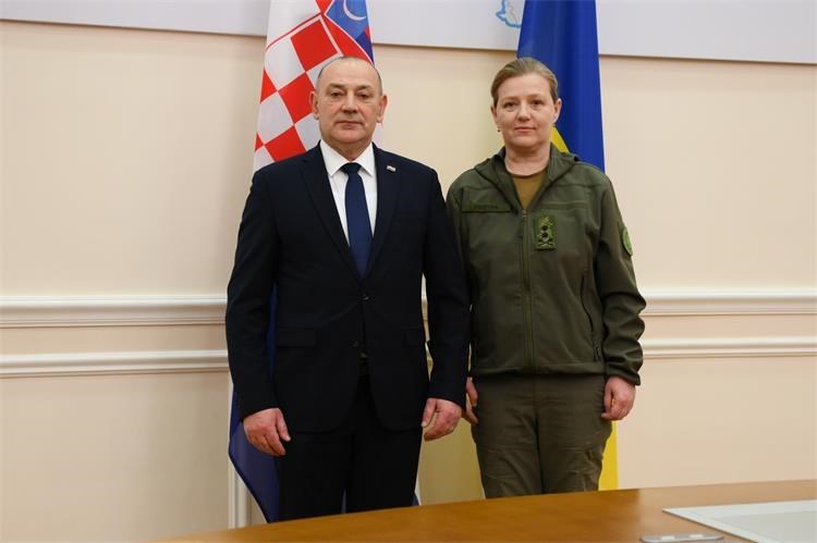 Ministar Medved s premijerom Plenkovićem u posjetu Ukrajini