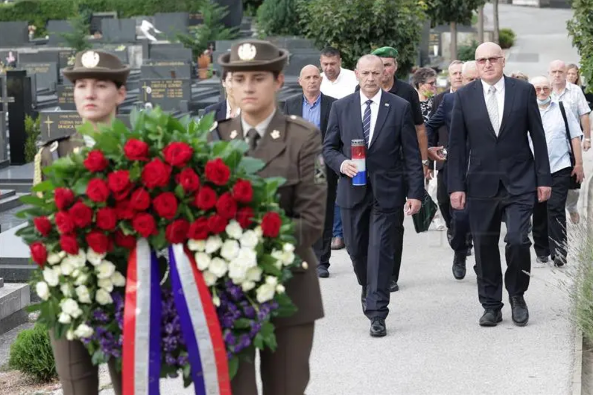 Izaslanstva položila vijence na Mirogoju