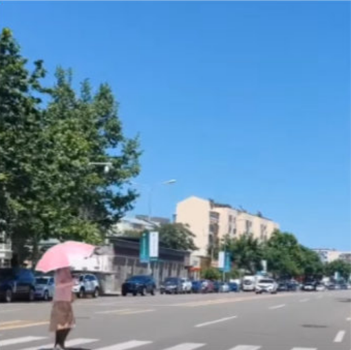 Deseci kineskih gradova u pripravnosti zbog toplinskog vala, tope se krovovi i ceste