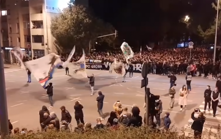 Djevojčica u plavom kaputiću u vukovarskoj koloni u Splitu: Rasplakala se i zahvalila Torcidi