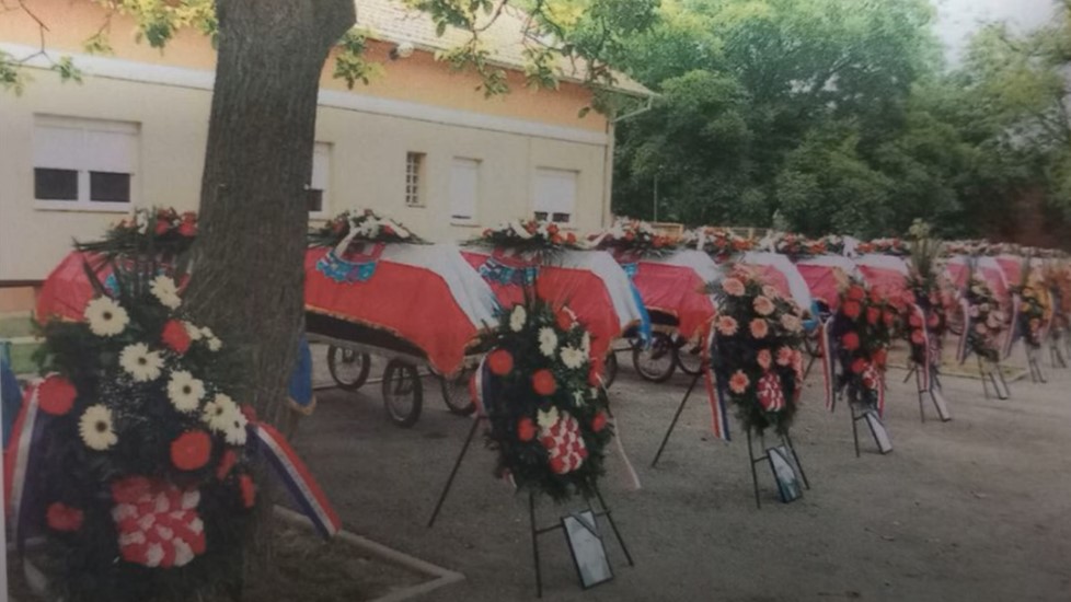 25. listopada 1991. Zločini srpske vojske – masovna grobnica s 208 tijela ubijenih Hrvata