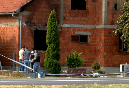 Muškarac koji je nožem napao policajca preminuo u bolnici