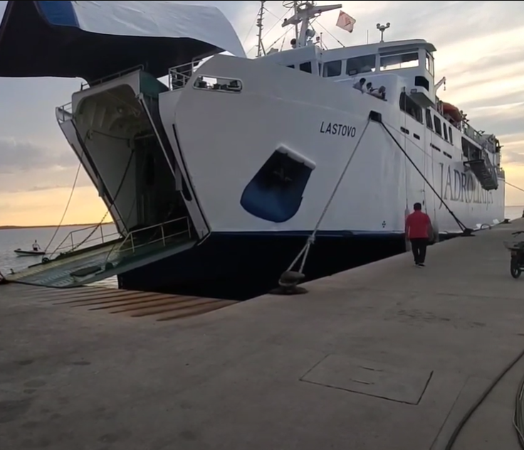 Rampa trajekta pala na mornare. Vatrogasac: 'Čuli smo zapomaganje, izvadili smo jednog iz mora. Ima mrtvih'