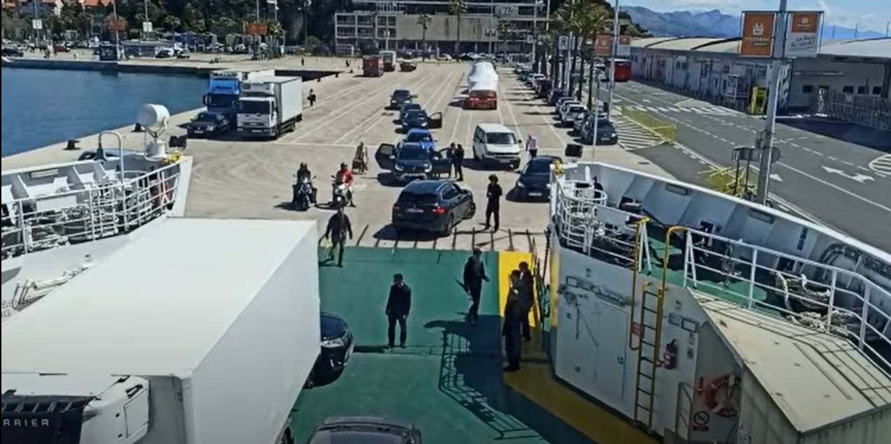 OGLASILA SE JADROLINIJA: Novi incident na trajektu Supetar