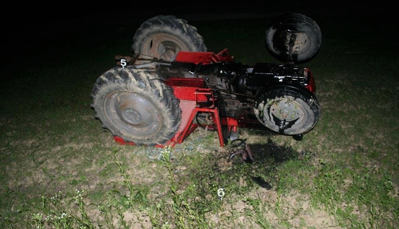 Teško ozlijeđen u prevrtanju traktora u dvorištu kuće u Podravini