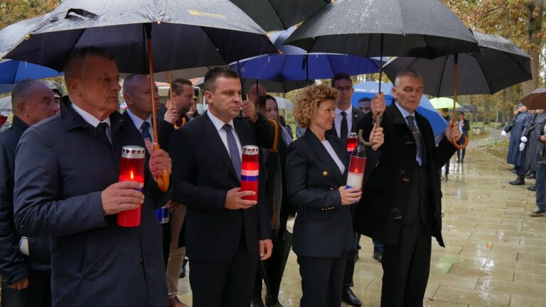 Polaganjem vijenaca na Barutani odana počast poginulim hrvatskim braniteljima