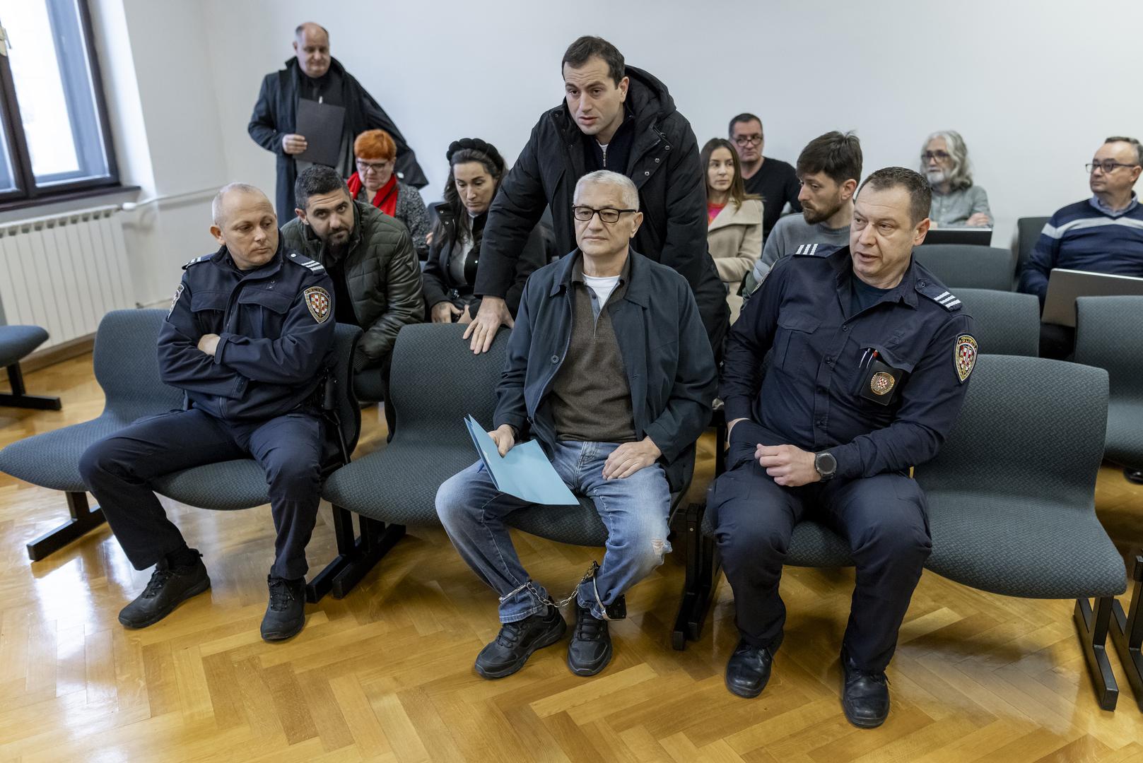 ŠOKANTNO SVJEDOČENJE ‘Hrvatskom policajcu su pucali u glavu kroz kacigu, a jednom je mladiću vojni transporter JNA prešao preko glave‘