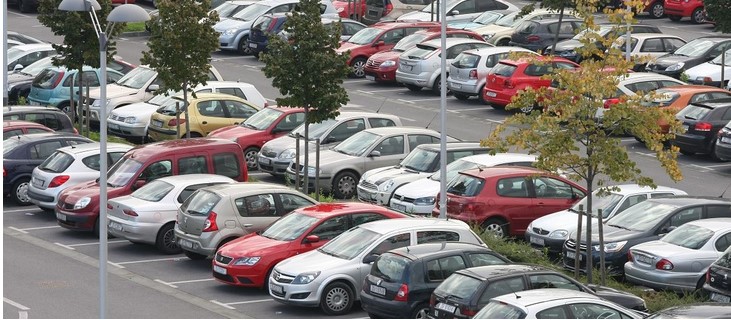Ostavite podatke. Ogrebali ste drugi automobil na parkingu? Nemojte bježati, kazne su iznimno visoke!