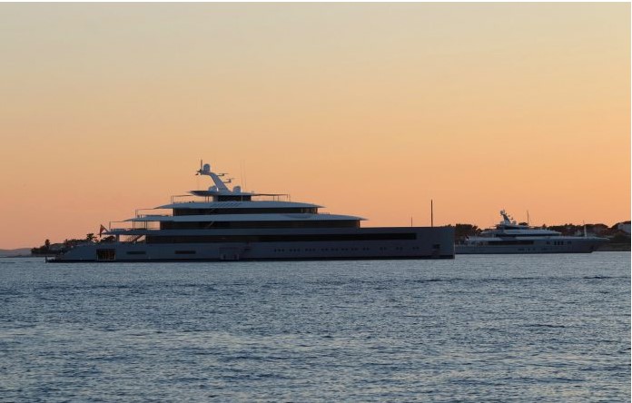 Osnivač Whatsapp-a s čak tri mega jahte doplovio do otoka Vira