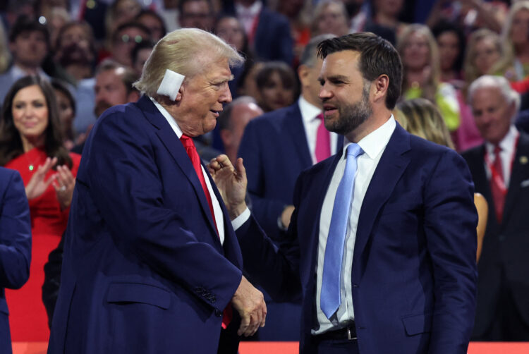 Trump se prvi put pojavio u javnosti nakon atentata, pogledajte reakciju okupljenih