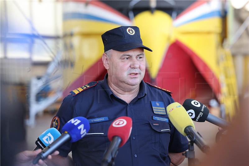 Tucaković: Gase tri kanadera, usmjeren i četvrti