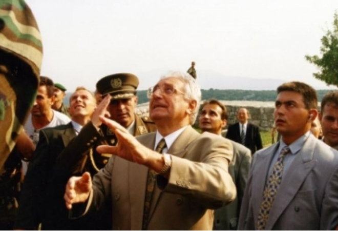 JOŠ PRIJE PAR DANA KNINSKI SPOMENIK BIO RUGLO! Sada je to već druga priča: Gradonačelnik održao obećanje