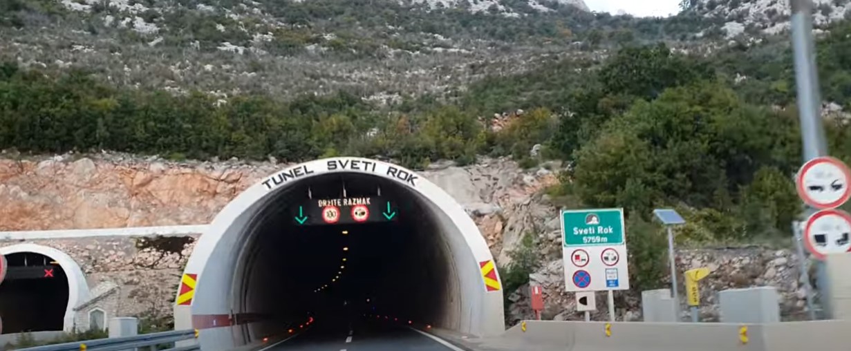 TKO JE ‘MAD MAX’ IZ SVETOG ROKA? Jurio tunelom u suprotnom smjeru vidno pijan: Obijesna vožnja mu nije ‘prvi grijeh’, evo kolika mu kazna prijeti