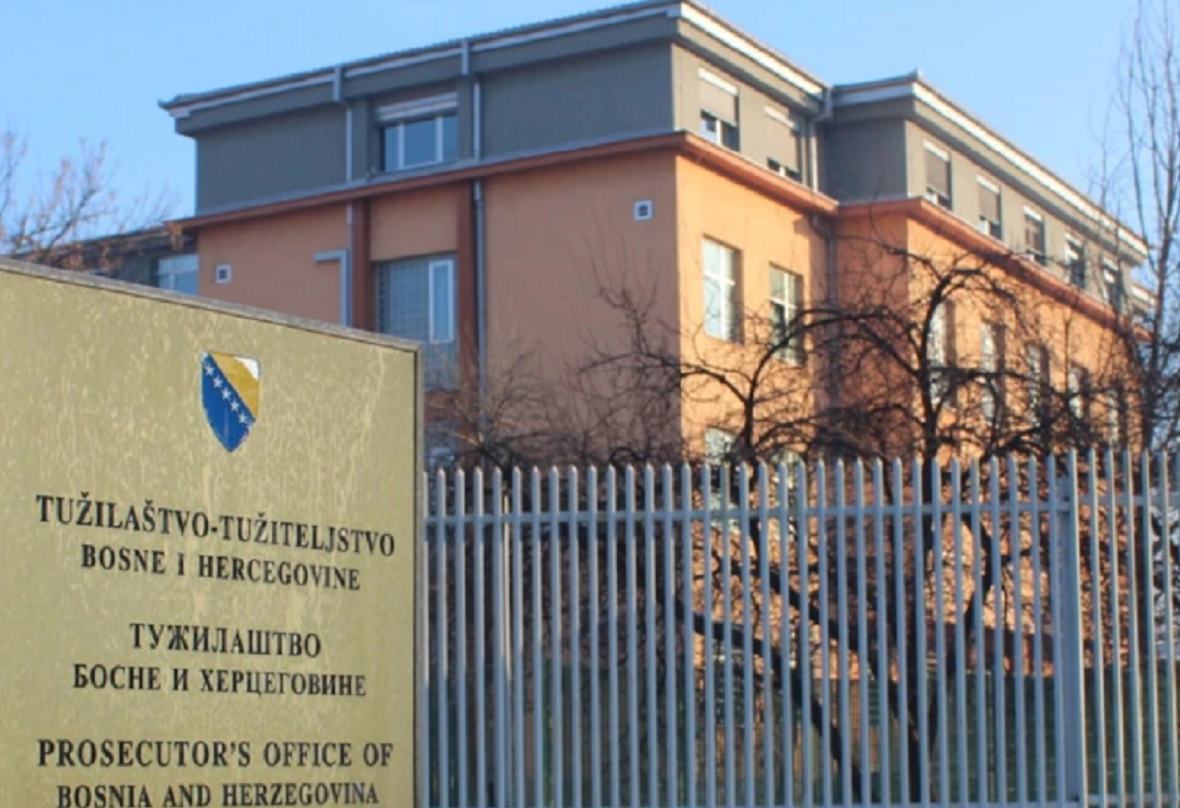 ZBOG RATNOG ZLOČINA UHIĆENA DVOJICA ZAPOVJEDNIKA VRS: Napad na selo u kojem je ubijeno 30 ljudi, uglavnom civila – žena, djece i starijih ljudi