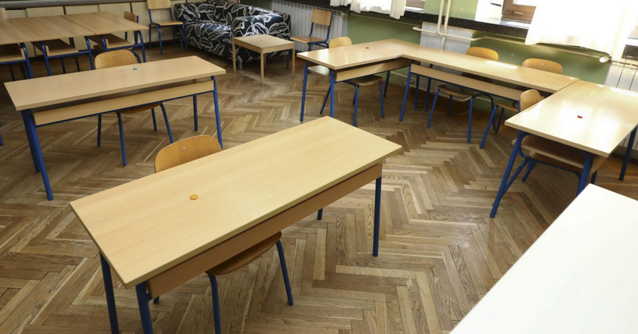 RIJEČ STRUKE Nastavnice otkrile situacije na online nastavi: ‘Usred ispita uočila sam učenikovu majku ispod stola...‘