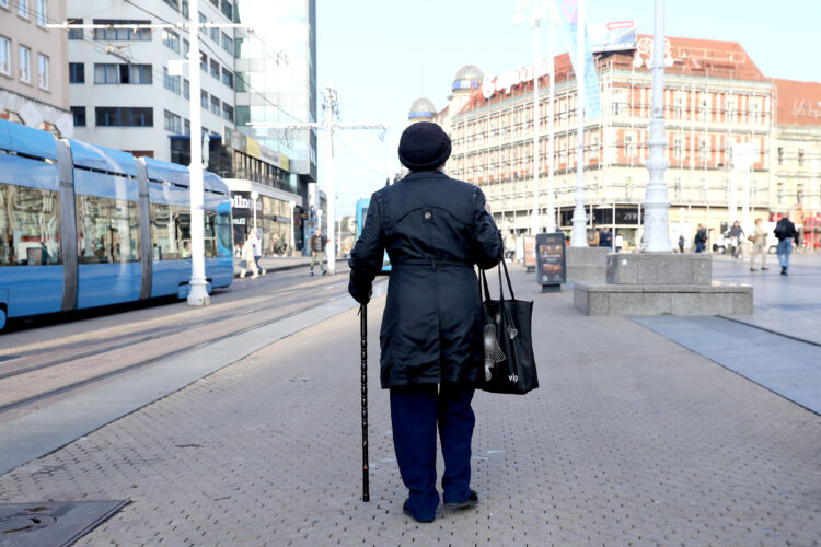 Umirovljenica: “Radila sam 30 godina, invalid sam rada, a imam manju mirovinu od onih koji nisu radili”