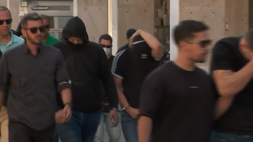 RAZBACANI PO ZATVORIMA DILJEM GRČKE: Navijači ostaju u pritvoru još najmanje pola godine