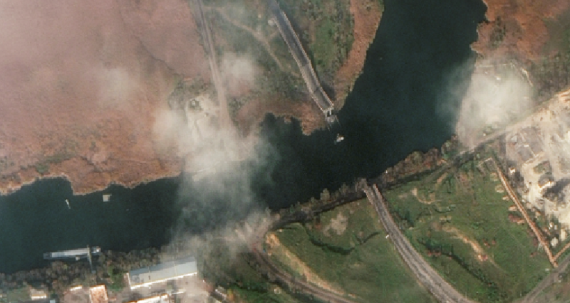 Tenzije eskaliraju nakon eksplozije: Poplave prijete naseljima i infrastrukturi u Ukrajini!