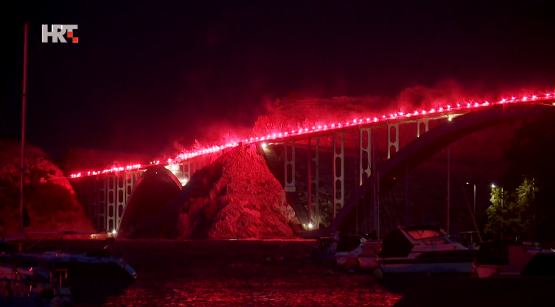 Na Krčkom mostu zapaljene 222 baklje u spomen na 222 poginula branitelja