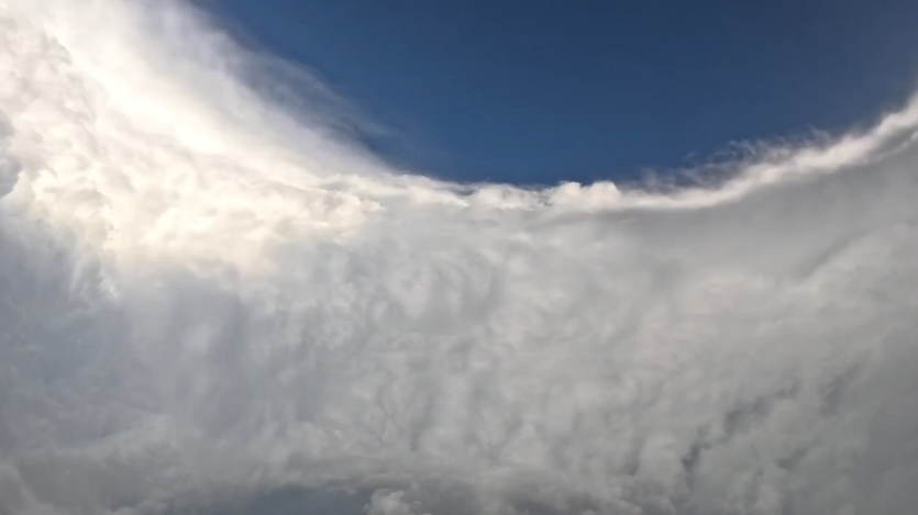 "Lovci na uragane" snimili let kroz oko uragana Melissa – najjače oluje 2025. godine