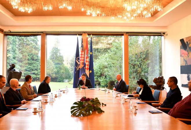 MILANOVIĆ U SVOME UREDU PRIMIO PREDSTAVNIKE UDRUGE VETERANA, VOJNIKA I DOMOLJUBA: Pružio im potporu u brizi za duševno dobro hrvatskih branitelja